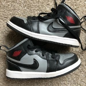 Jordan 1 Mid Black/Gym Red/Particle Grey/White Toddler Boys' Shoe, 9C